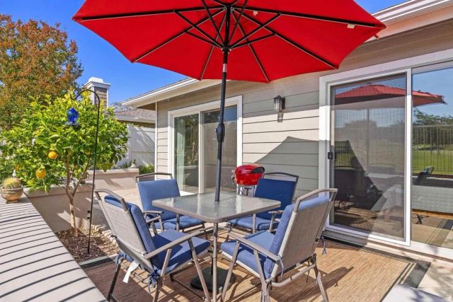 907 Wentworth Circle, Vista, CA 92081