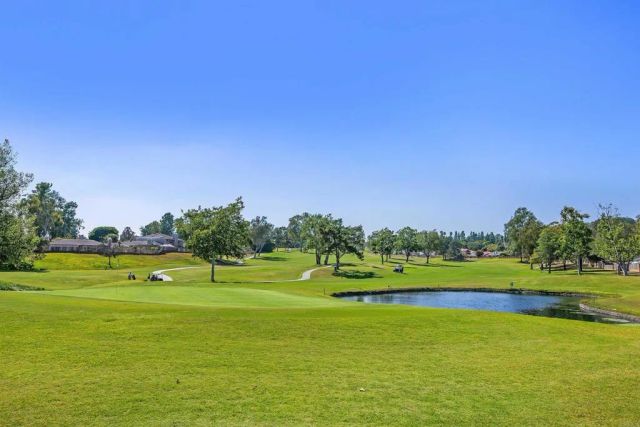 907 Wentworth Circle, Vista, CA 92081