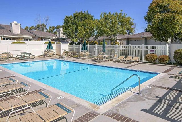 907 Wentworth Circle, Vista, CA 92081