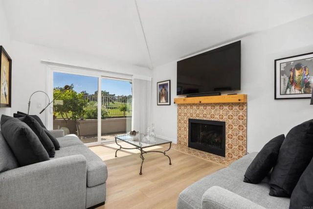 907 Wentworth Circle, Vista, CA 92081
