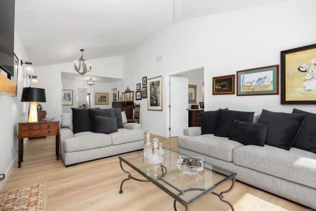 907 Wentworth Circle, Vista, CA 92081