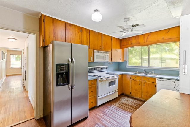 206 Jonquil, Lake Jackson, TX 77566