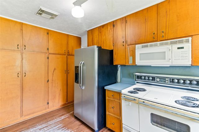206 Jonquil, Lake Jackson, TX 77566