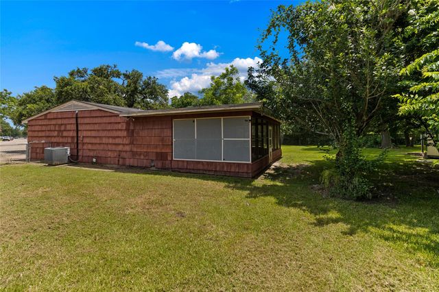 206 Jonquil, Lake Jackson, TX 77566