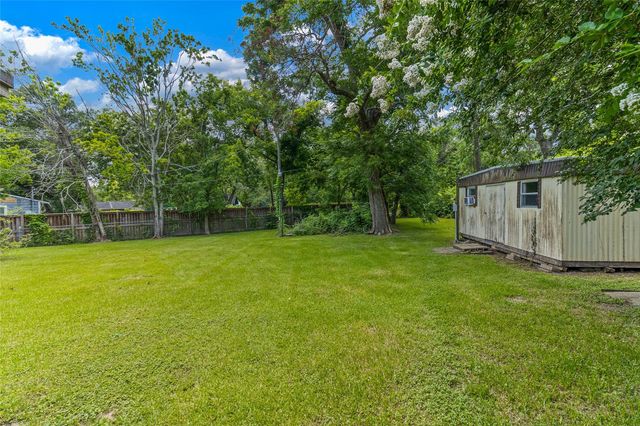 206 Jonquil, Lake Jackson, TX 77566