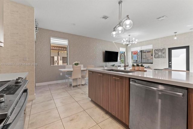 8367 Central Park Blvd 8367, Doral, FL 33166