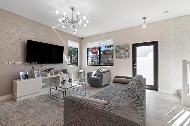 8367 Central Park Blvd 8367, Doral, FL 33166