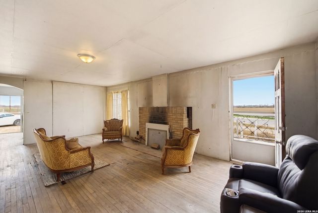 4988 S Loop 1604 E, Elmendorf, TX 78112