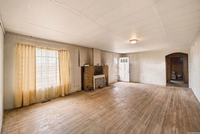 4988 S Loop 1604 E, Elmendorf, TX 78112