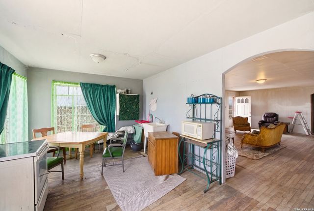 4988 S Loop 1604 E, Elmendorf, TX 78112