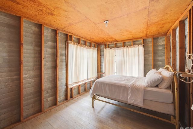 4988 S Loop 1604 E, Elmendorf, TX 78112