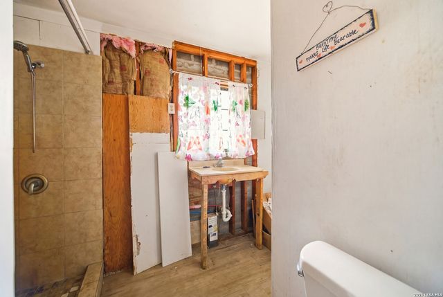 4988 S Loop 1604 E, Elmendorf, TX 78112