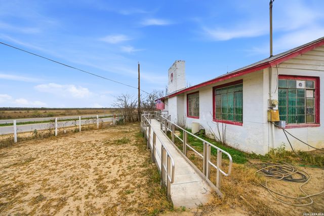 4988 S Loop 1604 E, Elmendorf, TX 78112