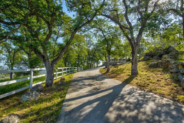 9564 Coronado Dr, La Grange, CA 95329