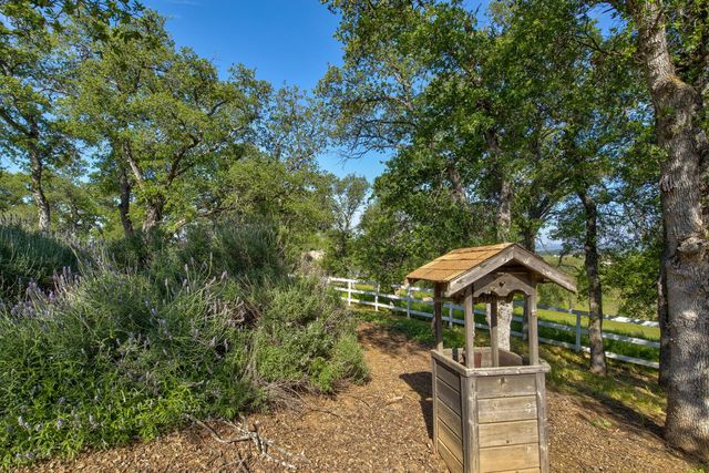 9564 Coronado Dr, La Grange, CA 95329