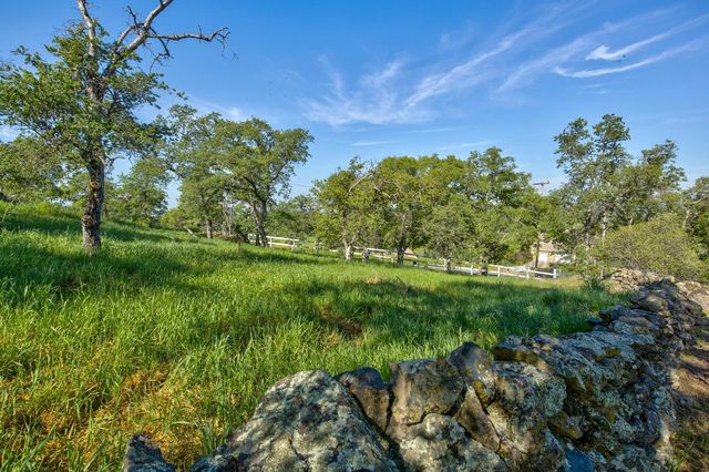 9564 Coronado Dr, La Grange, CA 95329