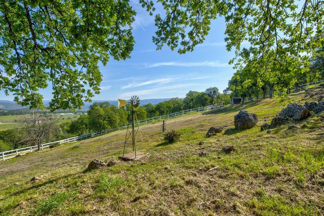 9564 Coronado Dr, La Grange, CA 95329