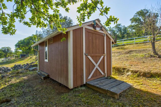 9564 Coronado Dr, La Grange, CA 95329