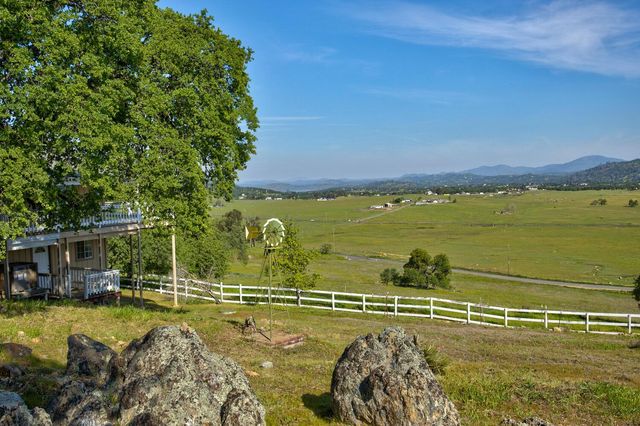 9564 Coronado Dr, La Grange, CA 95329