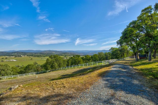 9564 Coronado Dr, La Grange, CA 95329