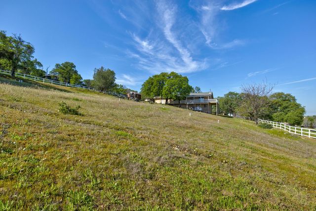 9564 Coronado Dr, La Grange, CA 95329