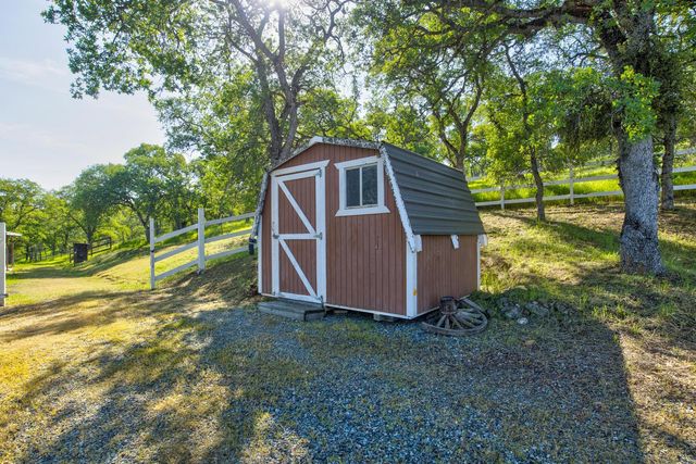 9564 Coronado Dr, La Grange, CA 95329