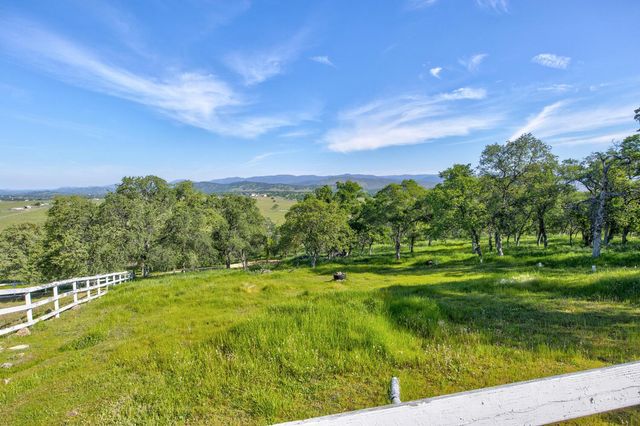 9564 Coronado Dr, La Grange, CA 95329