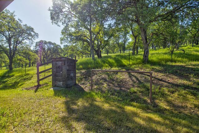 9564 Coronado Dr, La Grange, CA 95329