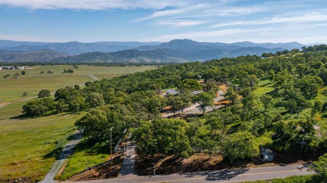 9564 Coronado Dr, La Grange, CA 95329