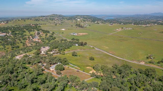 9564 Coronado Dr, La Grange, CA 95329