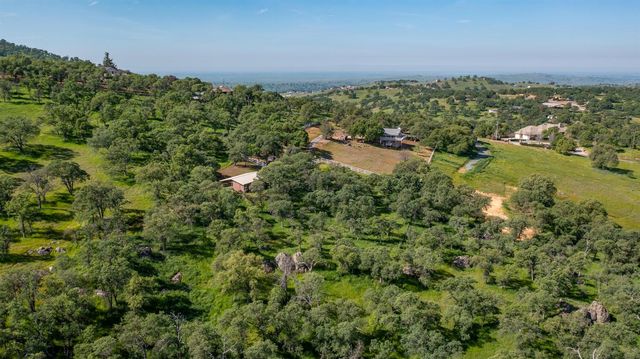 9564 Coronado Dr, La Grange, CA 95329