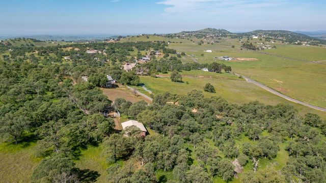 9564 Coronado Dr, La Grange, CA 95329