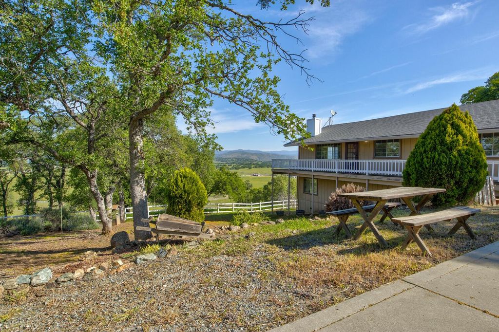 9564 Coronado Dr, La Grange, CA 95329