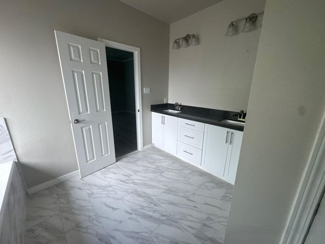 5211 Rue Street, Houston, TX 77033