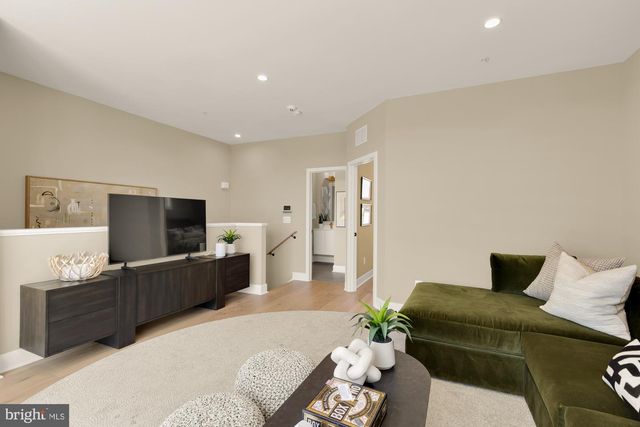 2712 OLMSTED CT NW, Washington, DC 20001