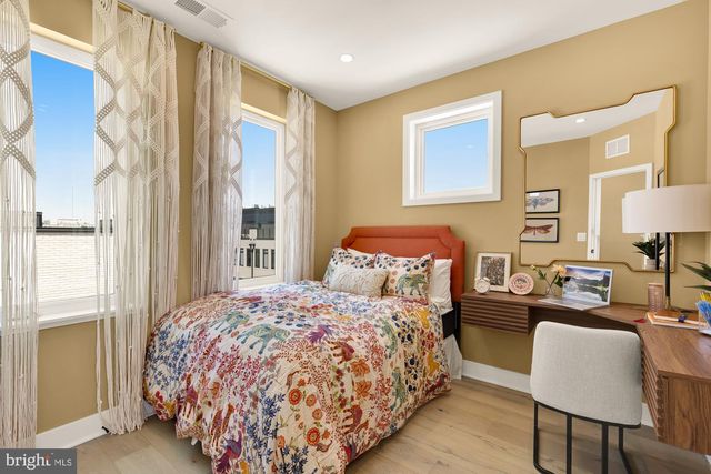 2712 OLMSTED CT NW, Washington, DC 20001