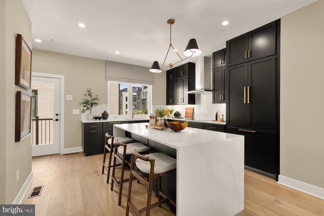 2712 OLMSTED CT NW, Washington, DC 20001