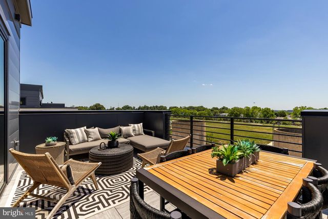 2712 OLMSTED CT NW, Washington, DC 20001