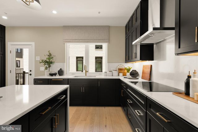 2712 OLMSTED CT NW, Washington, DC 20001