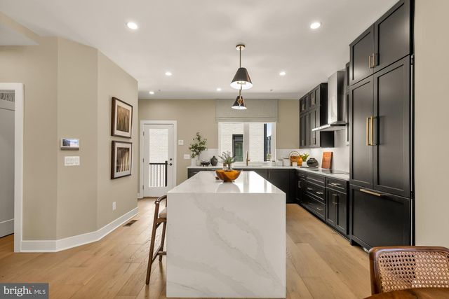 2712 OLMSTED CT NW, Washington, DC 20001