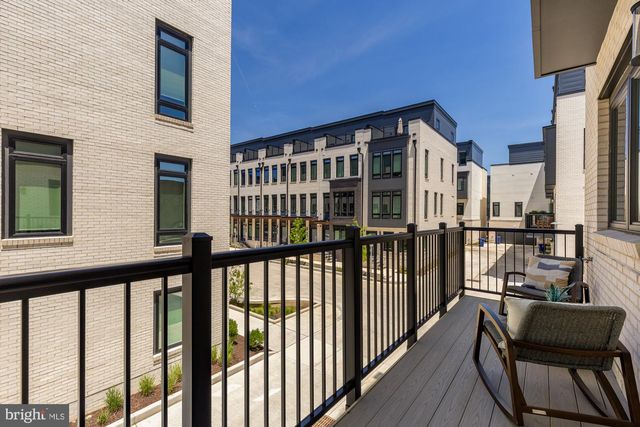 2712 OLMSTED CT NW, Washington, DC 20001