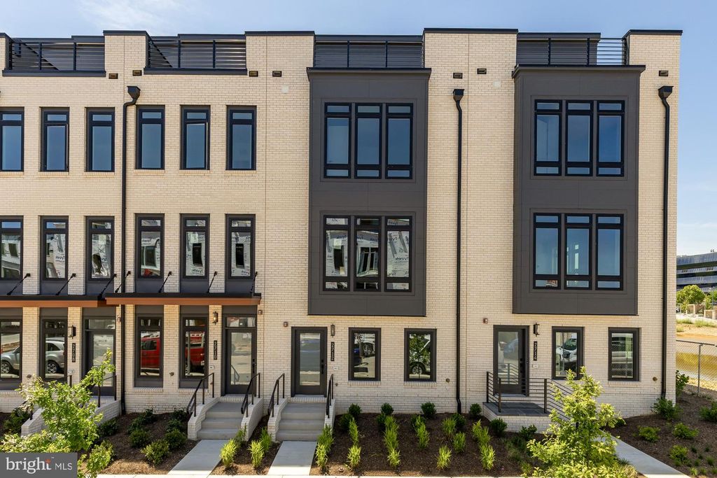 2712 OLMSTED CT NW, Washington, DC 20001