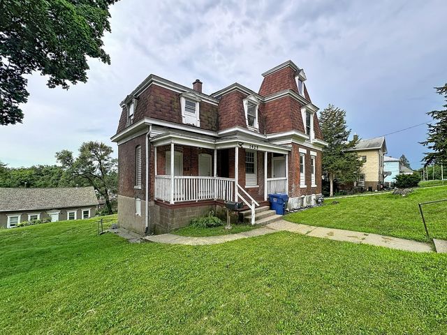 1425 W 10th Street, Davenport, IA 52804
