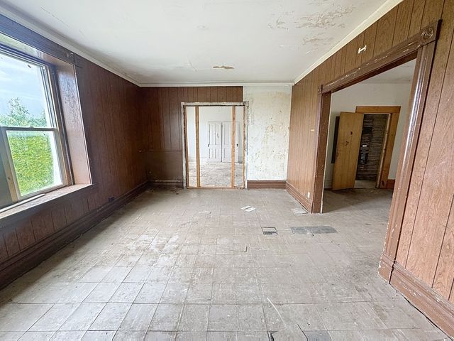 1425 W 10th Street, Davenport, IA 52804