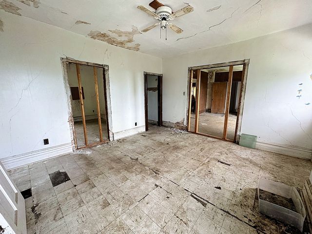1425 W 10th Street, Davenport, IA 52804