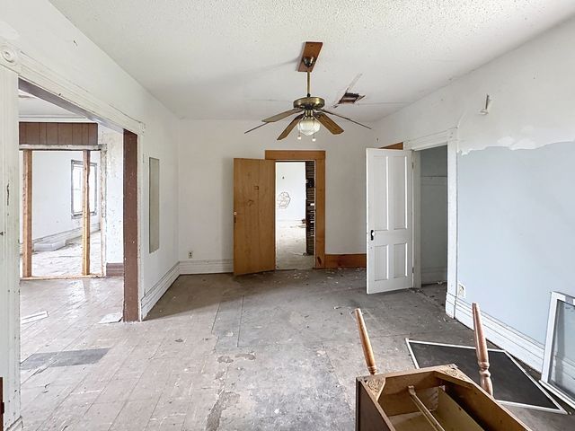 1425 W 10th Street, Davenport, IA 52804