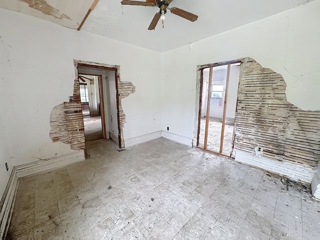 1425 W 10th Street, Davenport, IA 52804