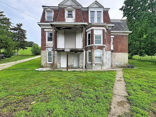 1425 W 10th Street, Davenport, IA 52804