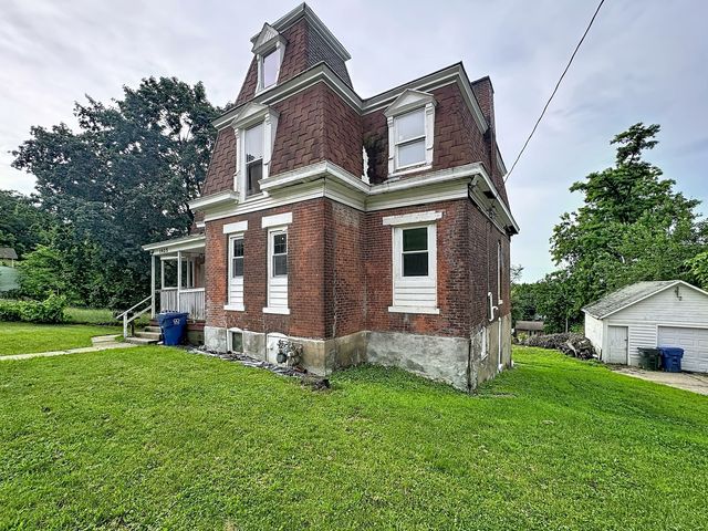 1425 W 10th Street, Davenport, IA 52804