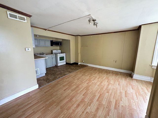 1425 W 10th Street, Davenport, IA 52804